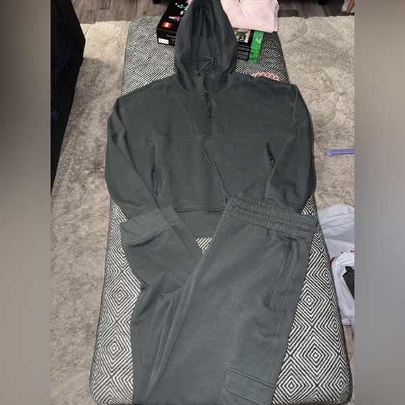 Old navy Womens olive green  crop Hoodie and cargo Jogger Set - large Tall - Picture 1 of 5